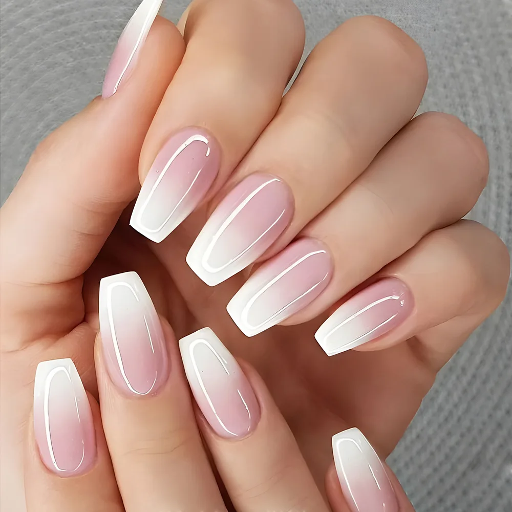 Faux ongles blancs dégradés, courts, carrés